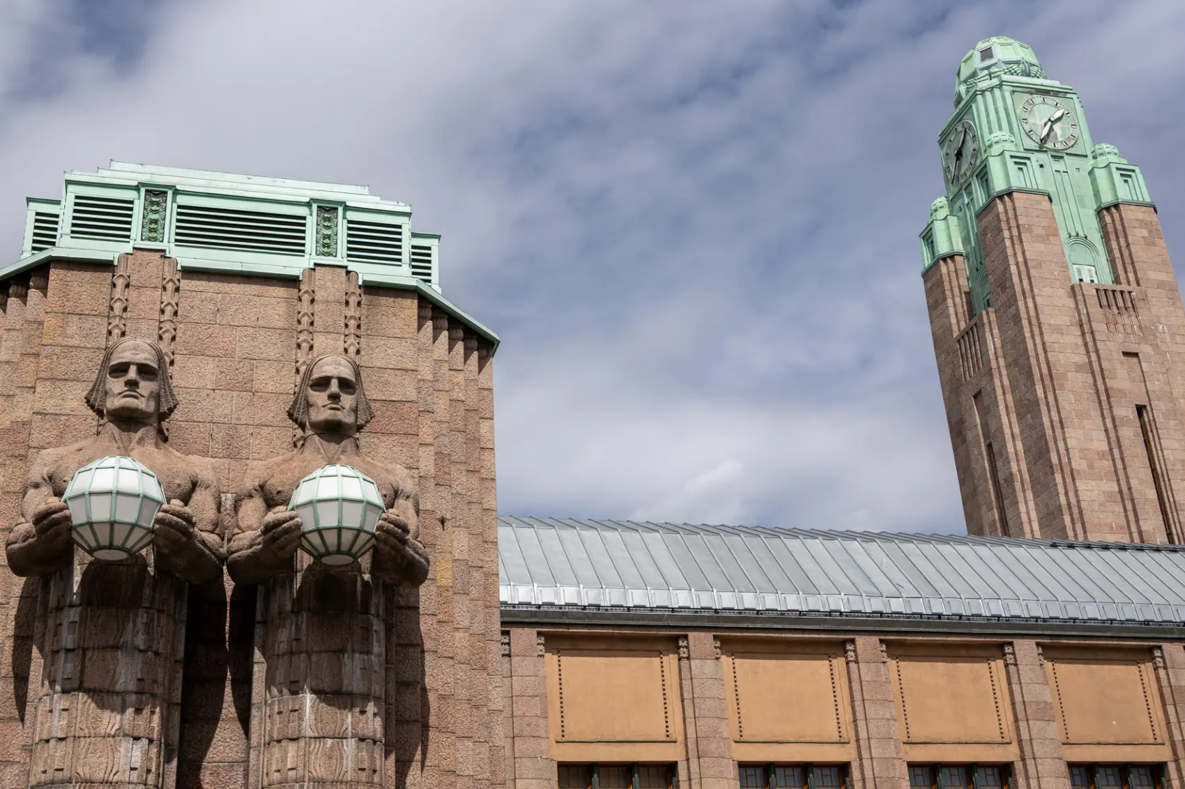 Helsinki Bahnhof Steinmänner